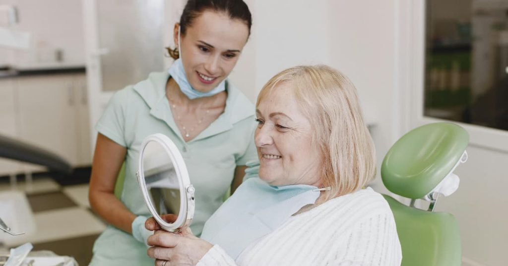 can dentures be fitted to receding gums